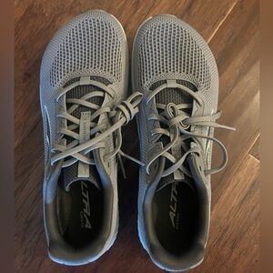 Women’s Altra Escalante 4 - Size 9.5 - Gray